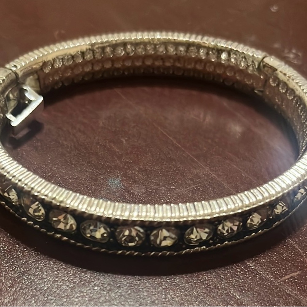 Elegant Silver Bracelet with Crystal Accents